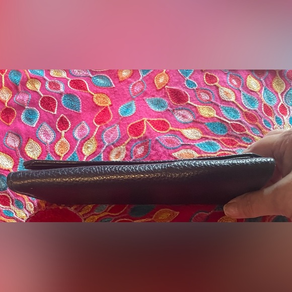 Black leather Capezio wallet. Measures about 7 x 4“. EUC - Picture 8 of 12